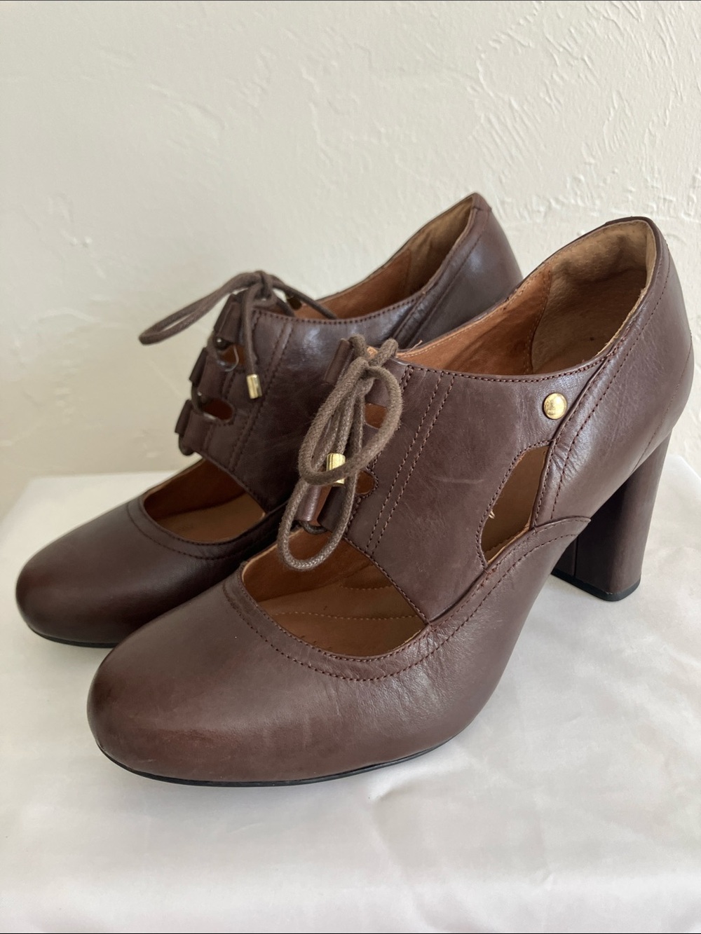 Clarks Dark Brown Leather Lace-Up Cutout Block Heel Pumps